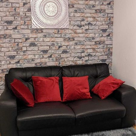 Stunning 1 Bedroom Apartment In Дагенъм Екстериор снимка