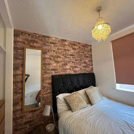 Stunning 1 Bedroom Apartment In Дагенъм Екстериор снимка