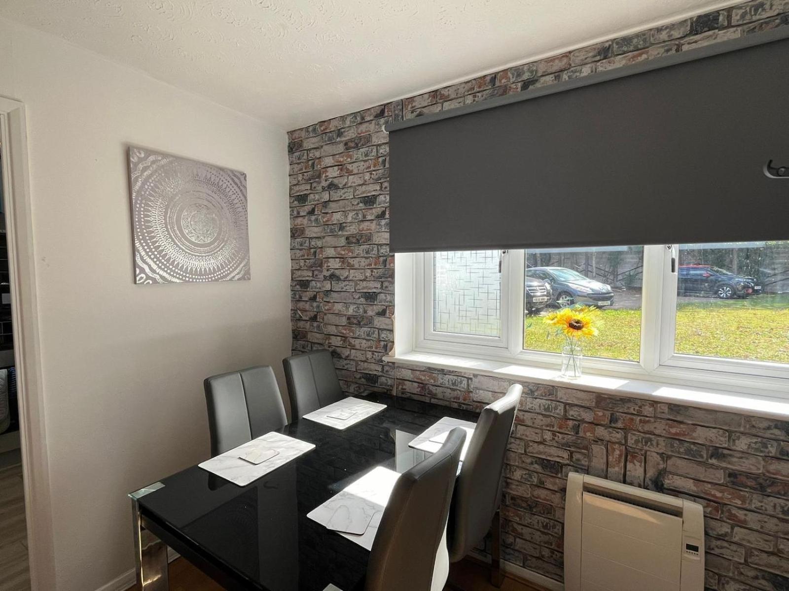 Stunning 1 Bedroom Apartment In Дагенъм Екстериор снимка