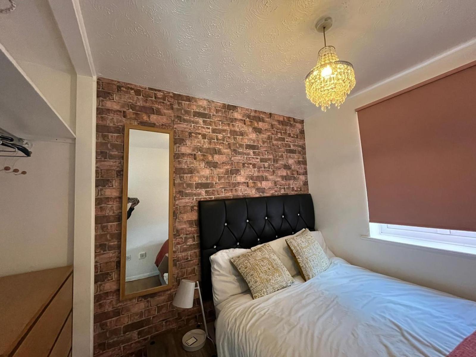 Stunning 1 Bedroom Apartment In Дагенъм Екстериор снимка